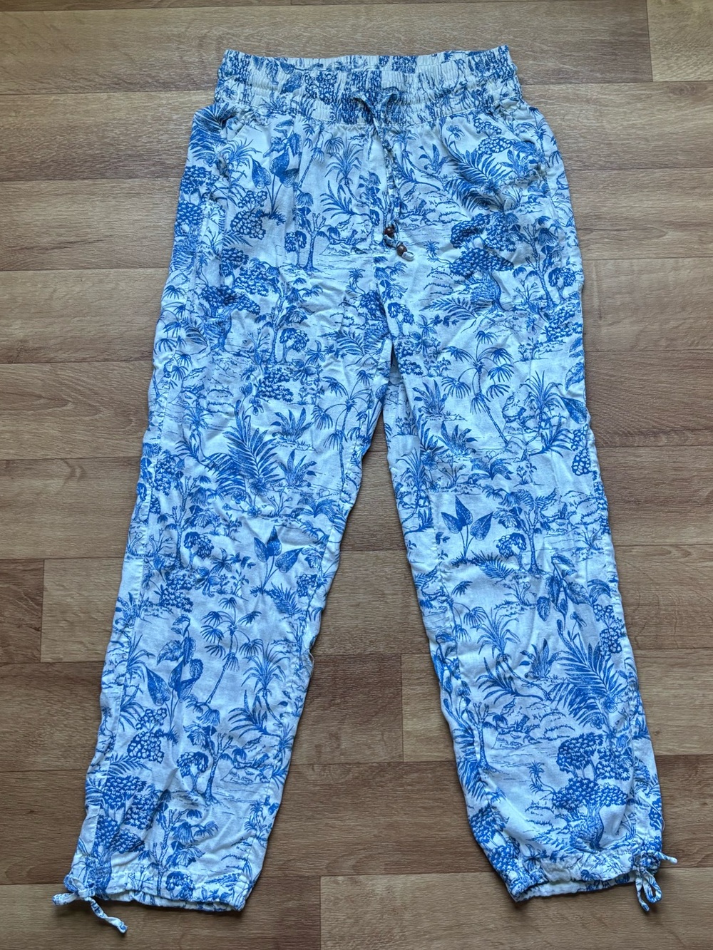 Nicole Miller White & Blue Floral Ankle Joggers - Picture 2 of 13